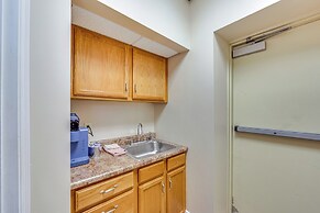 1 Mi to Dtwn: Cozy Retreat in New Kensington!