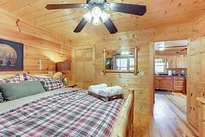 9 Mi to Dtwn Blue Ridge: Cabin w/ Deck & Grill!
