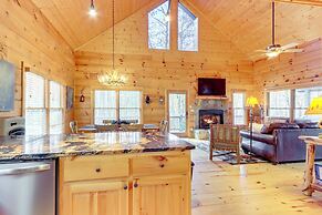 9 Mi to Dtwn Blue Ridge: Cabin w/ Deck & Grill!