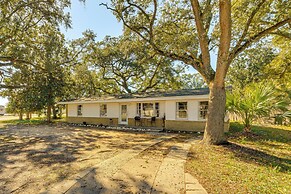 4 Mi to Beach: Spacious Fort Walton Beach Retreat!