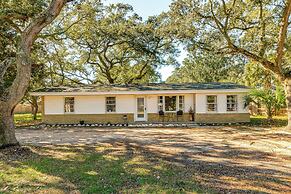 4 Mi to Beach: Spacious Fort Walton Beach Retreat!