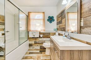 4 Mi to Beach: Spacious Fort Walton Beach Retreat!