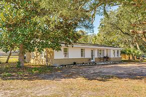 4 Mi to Beach: Spacious Fort Walton Beach Retreat!