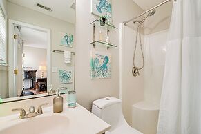 Pet-friendly Home w/ Private Hot Tub in Wilmington