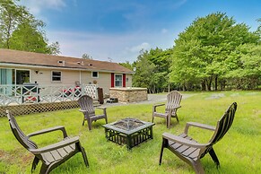 Community Pools & Hot Tub: Albrightsville Cottage!