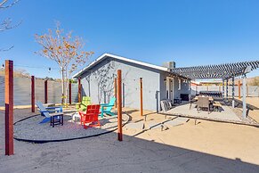 Hot Tub + Patio: Desert Getaway in Joshua Tree!