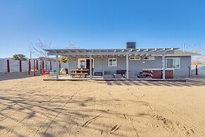 Hot Tub + Patio: Desert Getaway in Joshua Tree!