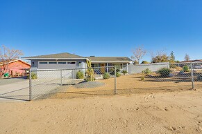 Hot Tub + Patio: Desert Getaway in Joshua Tree!