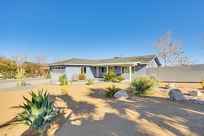 Hot Tub + Patio: Desert Getaway in Joshua Tree!