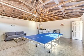 Hot Tub + Patio: Desert Getaway in Joshua Tree!