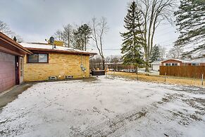 Fire Pit & Yard: Family Home in Farmington Hills!