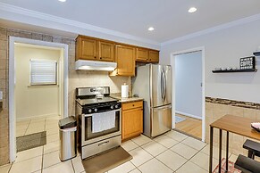 Fire Pit & Yard: Family Home in Farmington Hills!
