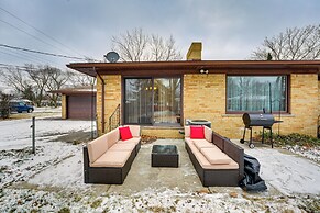 Fire Pit & Yard: Family Home in Farmington Hills!