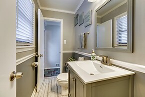 Fire Pit & Yard: Family Home in Farmington Hills!