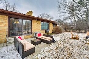 Fire Pit & Yard: Family Home in Farmington Hills!