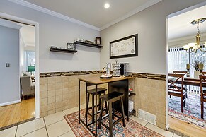 Fire Pit & Yard: Family Home in Farmington Hills!