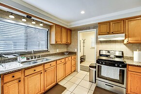 Fire Pit & Yard: Family Home in Farmington Hills!