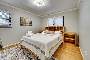 Fire Pit & Yard: Family Home in Farmington Hills!