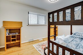 Fire Pit & Yard: Family Home in Farmington Hills!