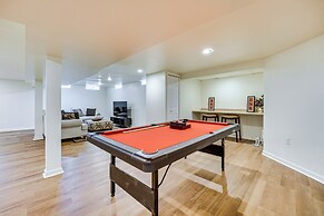 Fire Pit & Yard: Family Home in Farmington Hills!