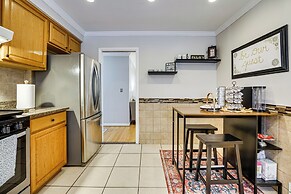 Fire Pit & Yard: Family Home in Farmington Hills!