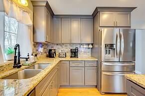 Mtn-view Gem w/ Hot Tub & Fire Pit in North Conway