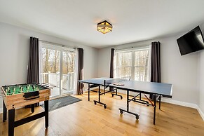 Mtn-view Gem w/ Hot Tub & Fire Pit in North Conway