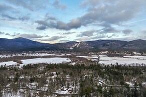 Mtn-view Gem w/ Hot Tub & Fire Pit in North Conway