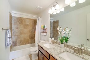 22 Mi to Dtwn Houston: Spacious Baytown Home!