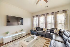 22 Mi to Dtwn Houston: Spacious Baytown Home!