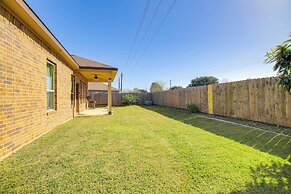 22 Mi to Dtwn Houston: Spacious Baytown Home!