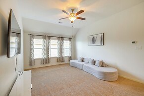 22 Mi to Dtwn Houston: Spacious Baytown Home!