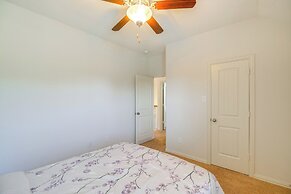 22 Mi to Dtwn Houston: Spacious Baytown Home!