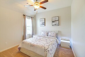 22 Mi to Dtwn Houston: Spacious Baytown Home!
