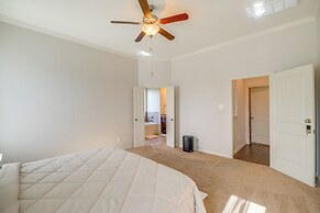 22 Mi to Dtwn Houston: Spacious Baytown Home!