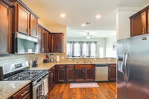 22 Mi to Dtwn Houston: Spacious Baytown Home!