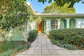 1 Mi to Dtwn Stuart: Home w/ Pergola & Garden!
