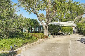 1 Mi to Dtwn Stuart: Home w/ Pergola & Garden!