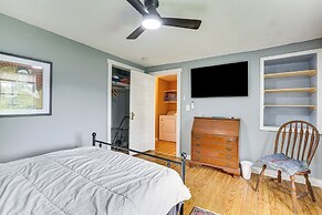 Farmhouse on 1 Acre Near Historic Dtwn Danville