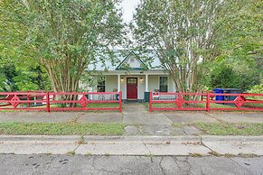 Farmhouse on 1 Acre Near Historic Dtwn Danville