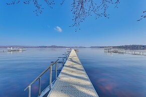 Lake Wisconsin Retreat w/ Dock: Great for Groups!