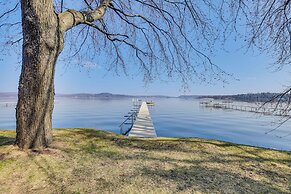 Lake Wisconsin Retreat w/ Dock: Great for Groups!