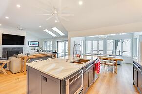 Lake Wisconsin Retreat w/ Dock: Great for Groups!