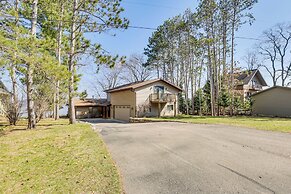 Lake Wisconsin Retreat w/ Dock: Great for Groups!