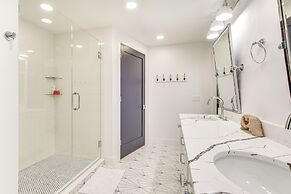 Lake Wisconsin Retreat w/ Dock: Great for Groups!