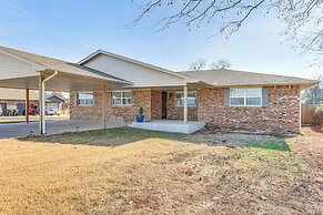 4 Mi to Dtwn Guthrie: Family Home w/ Fire Pit!