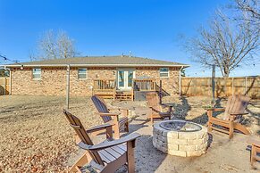 4 Mi to Dtwn Guthrie: Family Home w/ Fire Pit!
