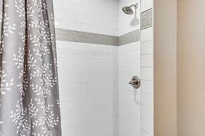 4 Mi to Dtwn Guthrie: Family Home w/ Fire Pit!