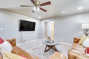 4 Mi to Dtwn Guthrie: Family Home w/ Fire Pit!