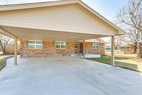 4 Mi to Dtwn Guthrie: Family Home w/ Fire Pit!